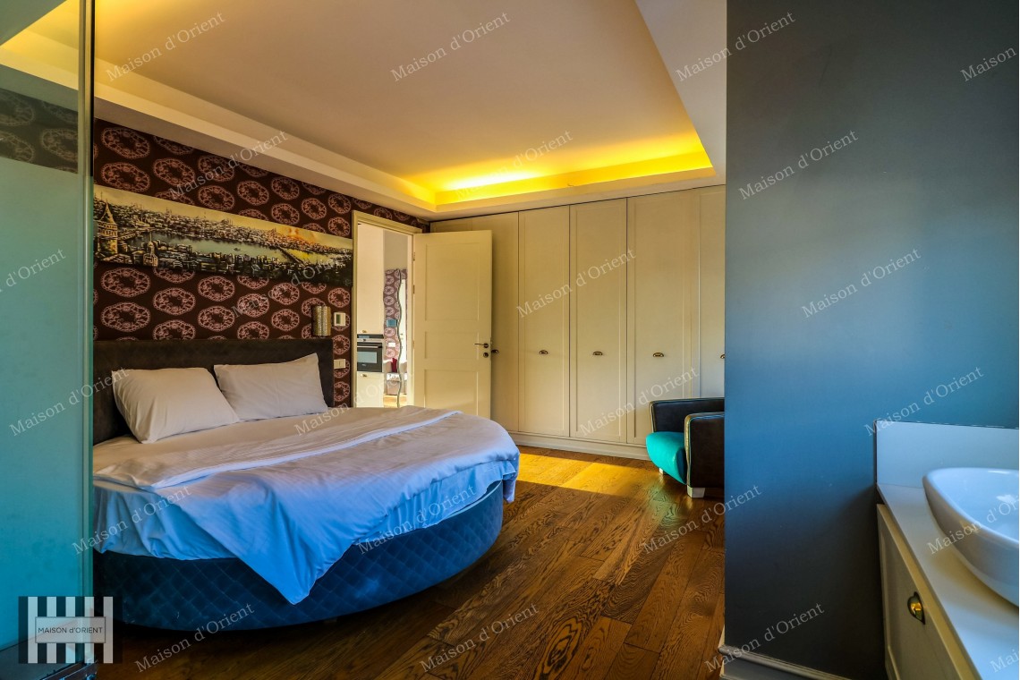 1+1 Flat with View and Terrace for Rent in Galata