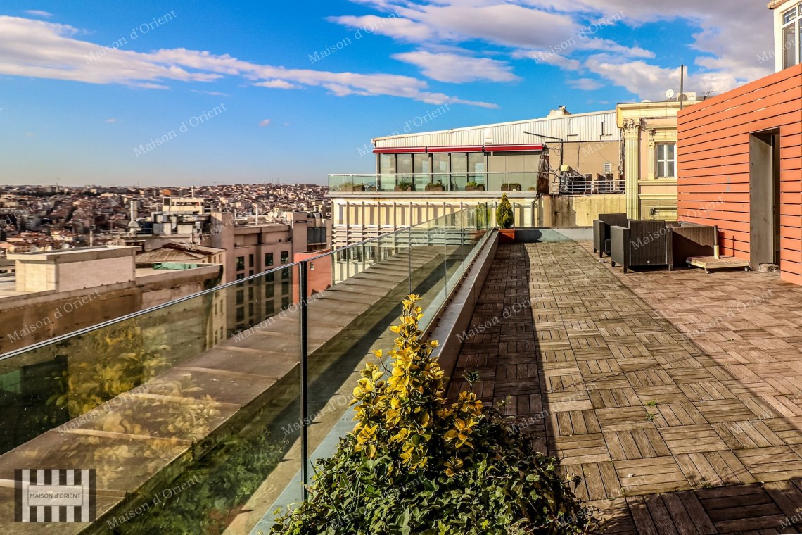 120sqm Flat with Halic View for Rent in Pera