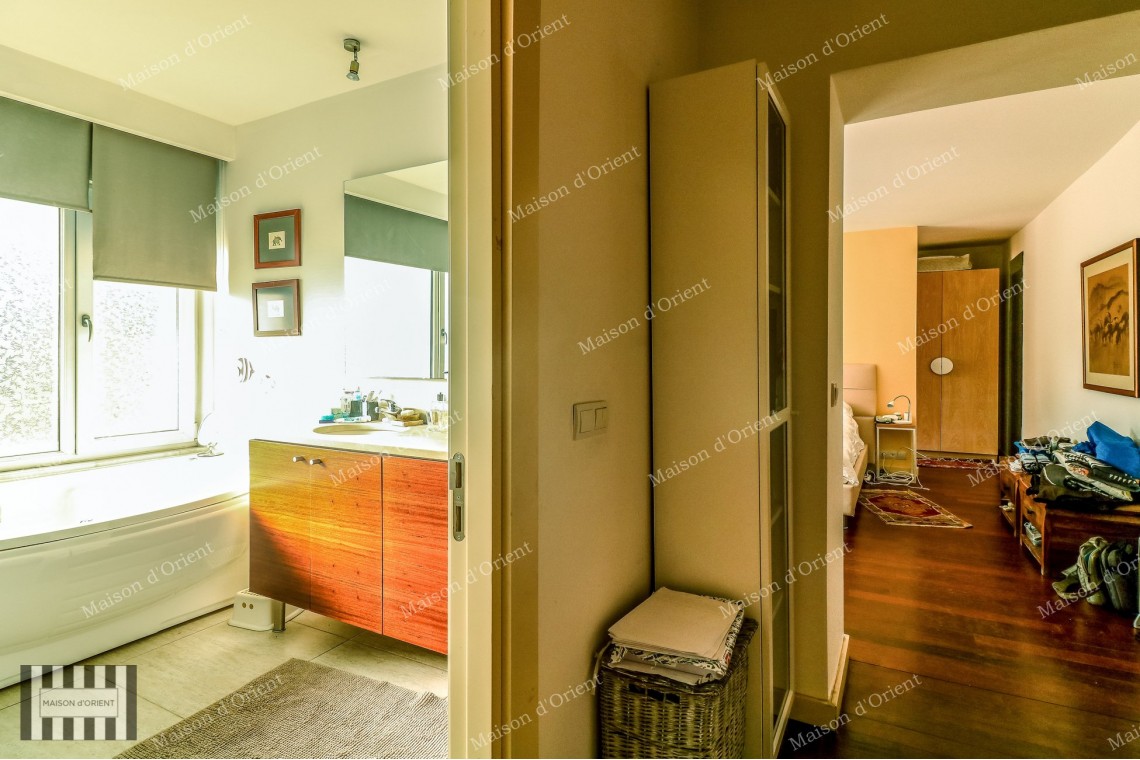 1300sqm Fully Renovated 4-Storey Building for Sale in Resitpasa