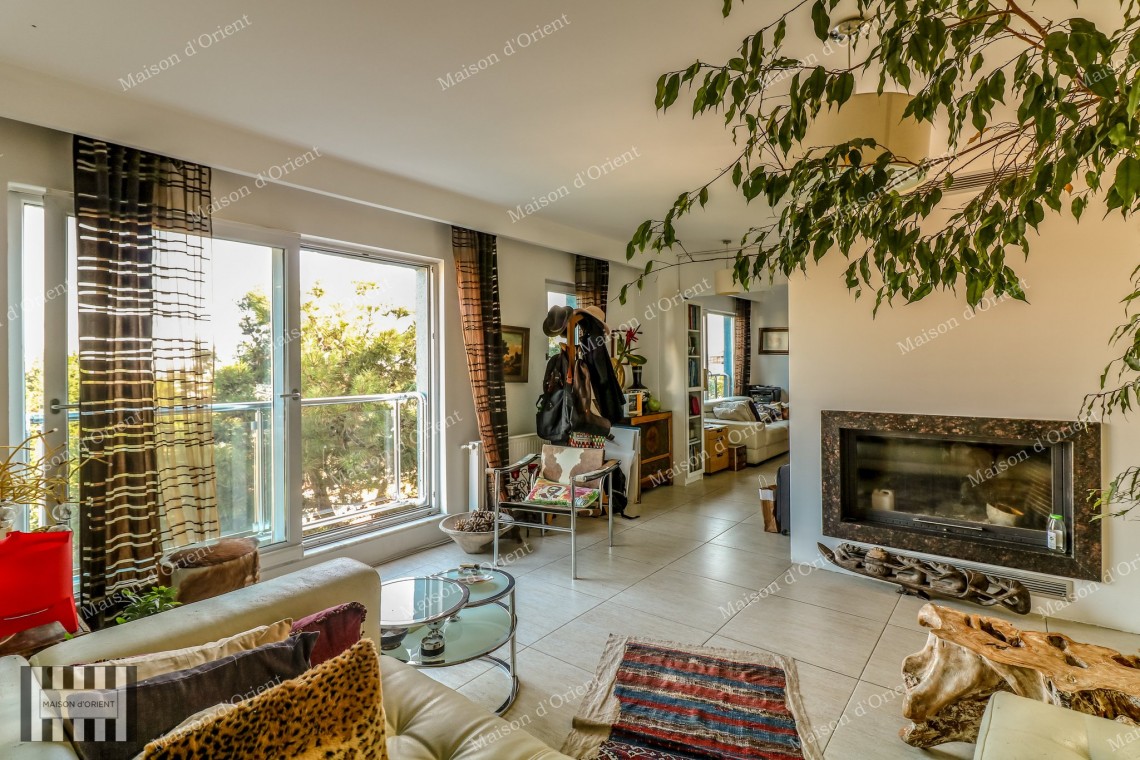 1300sqm Fully Renovated 4-Storey Building for Sale in Resitpasa