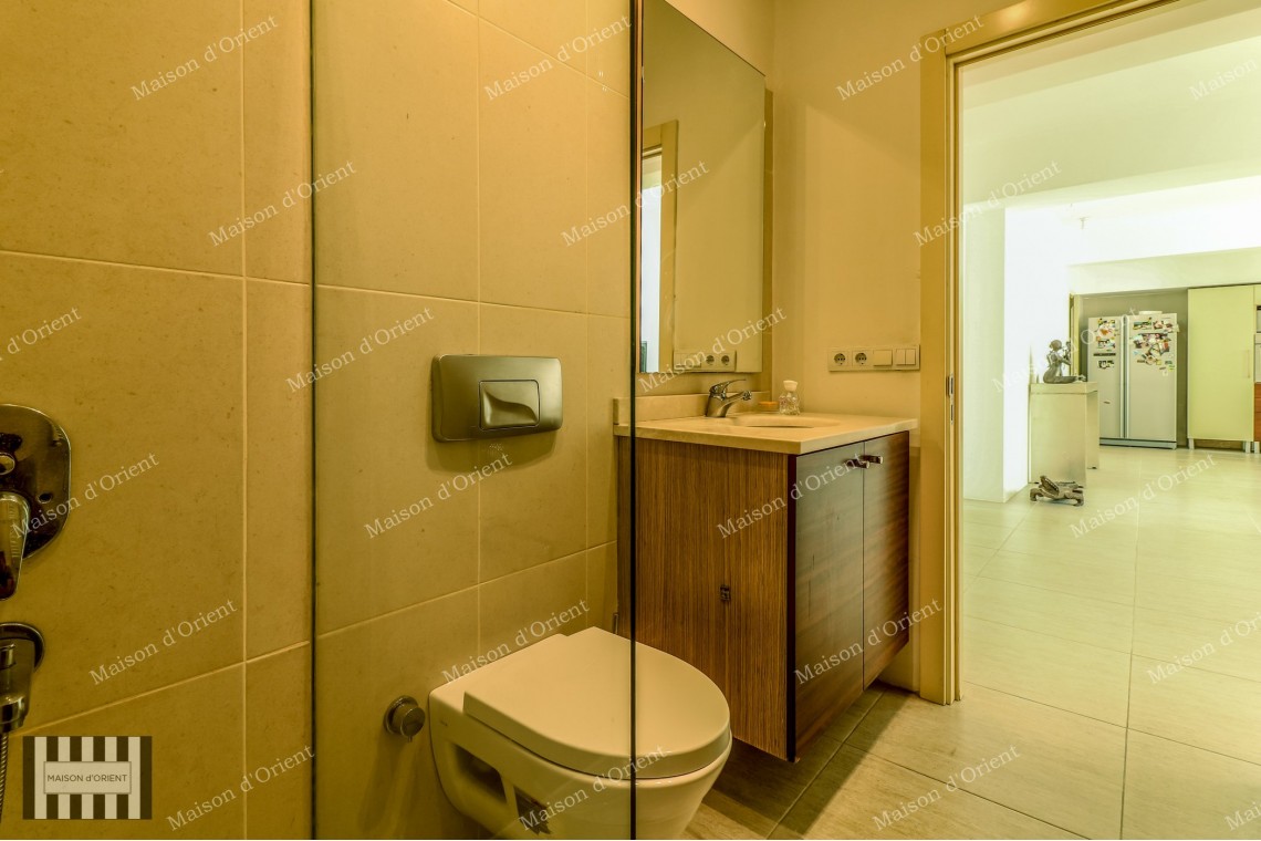 1300sqm Fully Renovated 4-Storey Building for Sale in Resitpasa