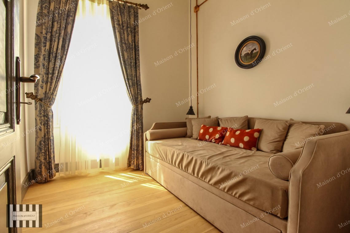 150 sqm Historical Flat with View for Rent