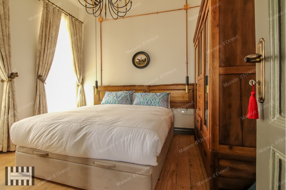 150 sqm Historical Flat with View for Rent