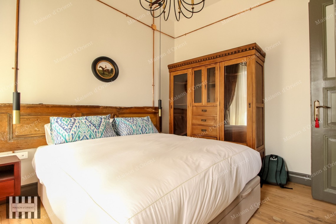 150 sqm Historical Flat with View for Rent