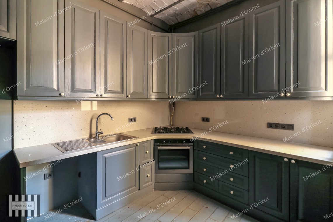 160sqm Flat for Rent in Historical Petraki Building