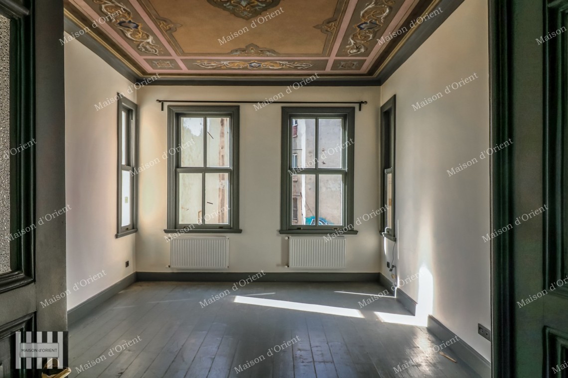 160sqm Flat for Rent in Historical Petraki Building