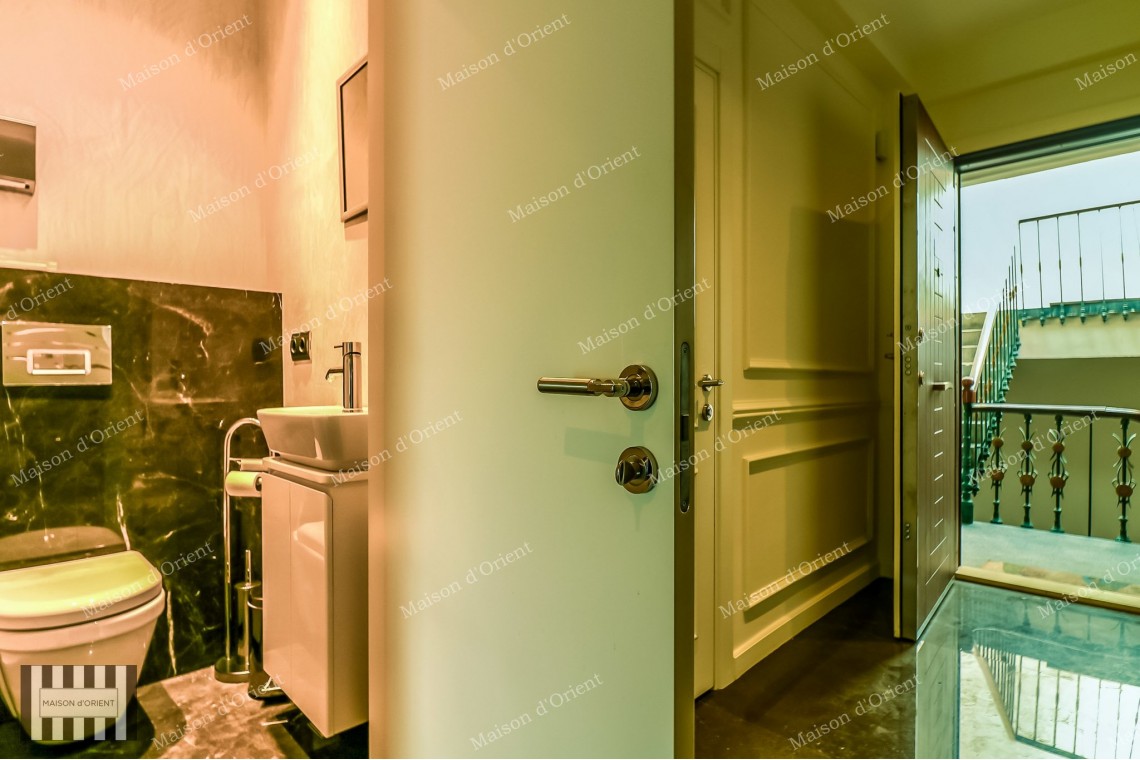 160sqm Office with Balcony for Rent on Istiklal Street