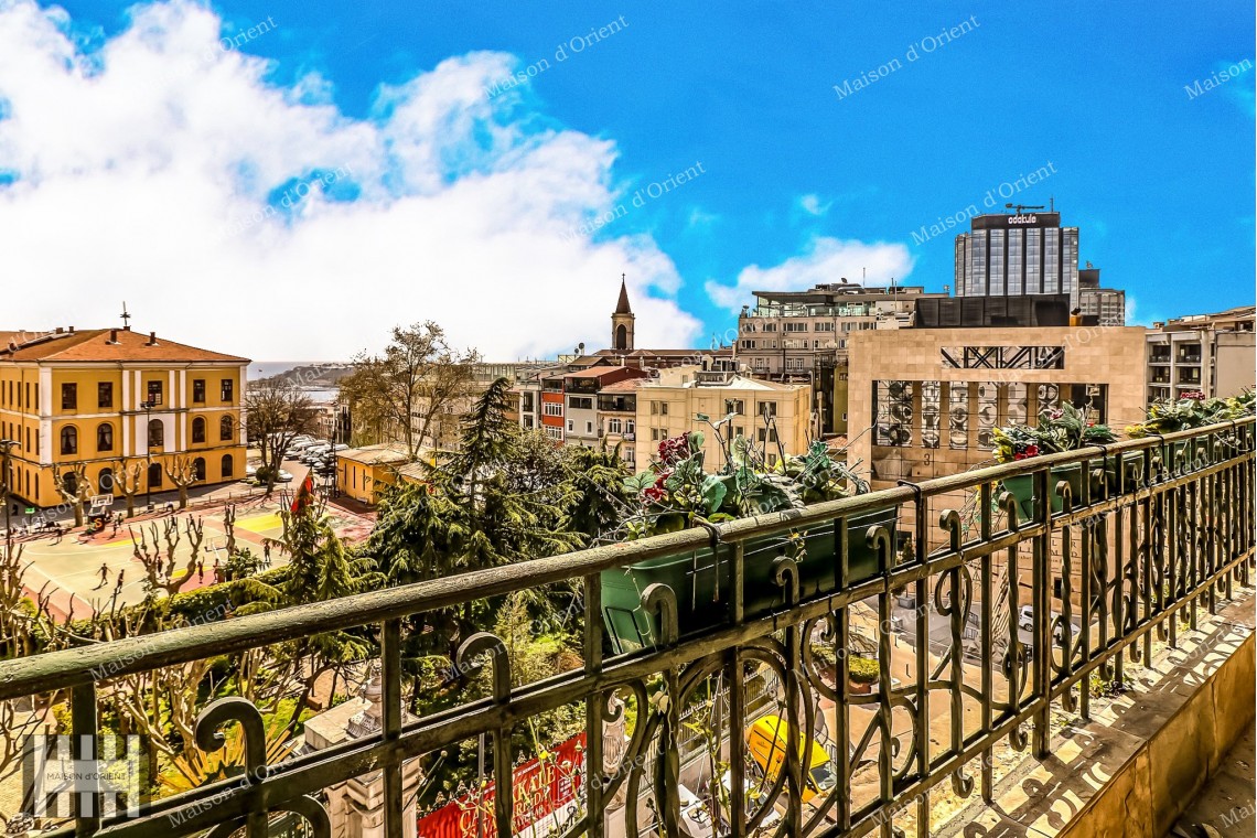 160sqm Office with Balcony for Rent on Istiklal Street