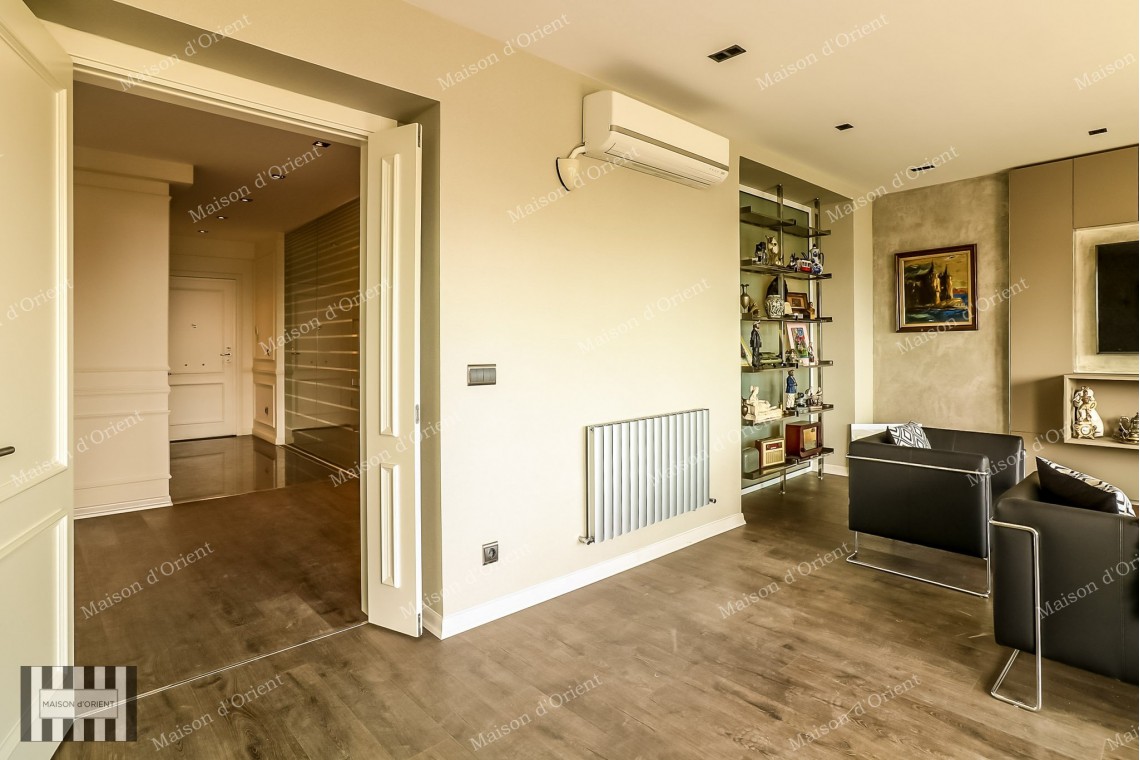 160sqm Office with Balcony for Rent on Istiklal Street