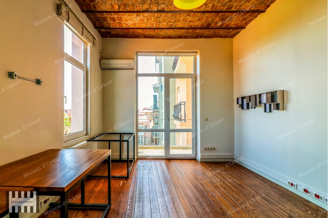 180sqm Office/Flat for Rent in Cihangir