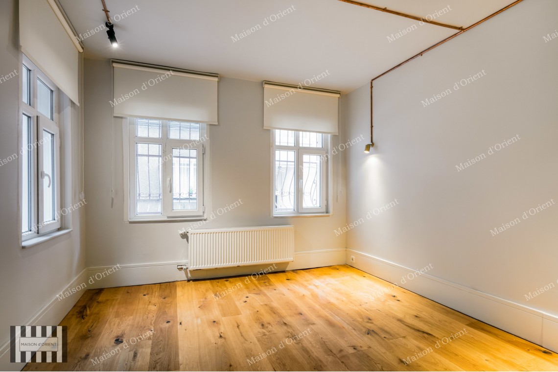 1+1 Flat for Rent in Greek Architecture Building in Firuzağa