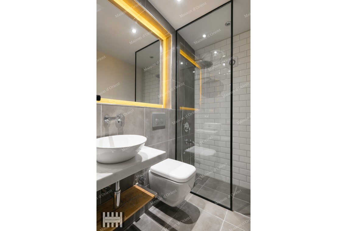 1+1 Flat for Rent in Greek Architecture Building in Firuzağa