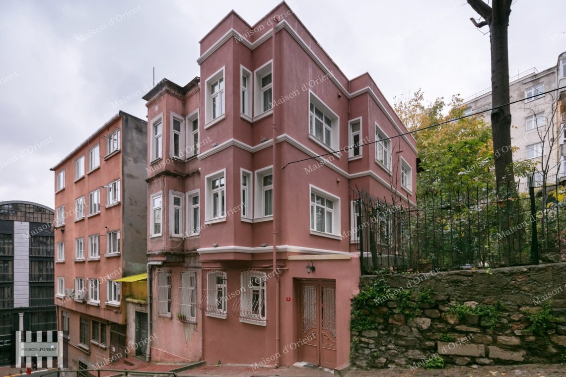 1+1 Flat for Rent in Greek Architecture Building in Firuzağa
