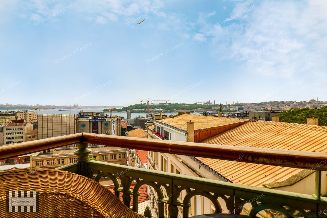 2+1 Rental Flat with Sarayburnu View in Galata
