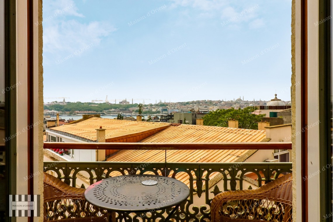 2+1 Rental Flat with Sarayburnu View in Galata