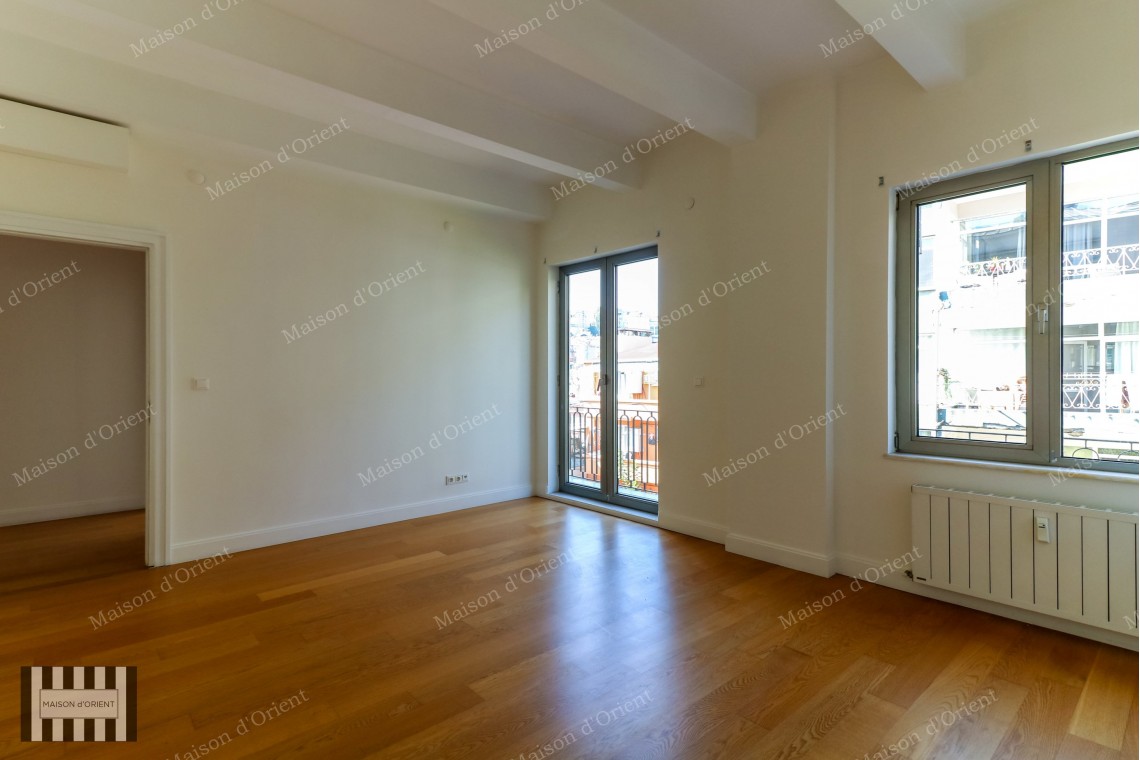 2+1 Rental Flat with Sarayburnu View in Cihangir Palace Building