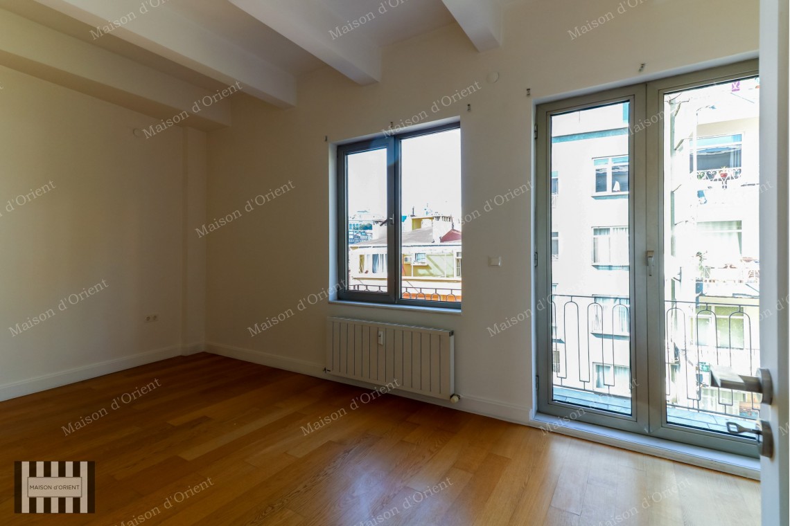 2+1 Rental Flat with Sarayburnu View in Cihangir Palace Building