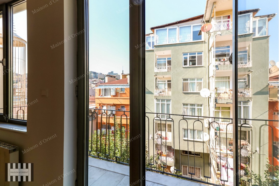 2+1 Rental Flat with Sarayburnu View in Cihangir Palace Building