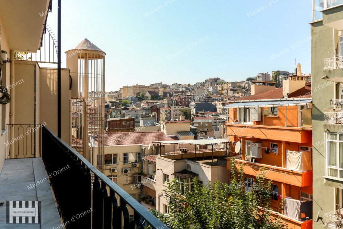 2+1 Rental Flat with Sarayburnu View in Cihangir Palace Building
