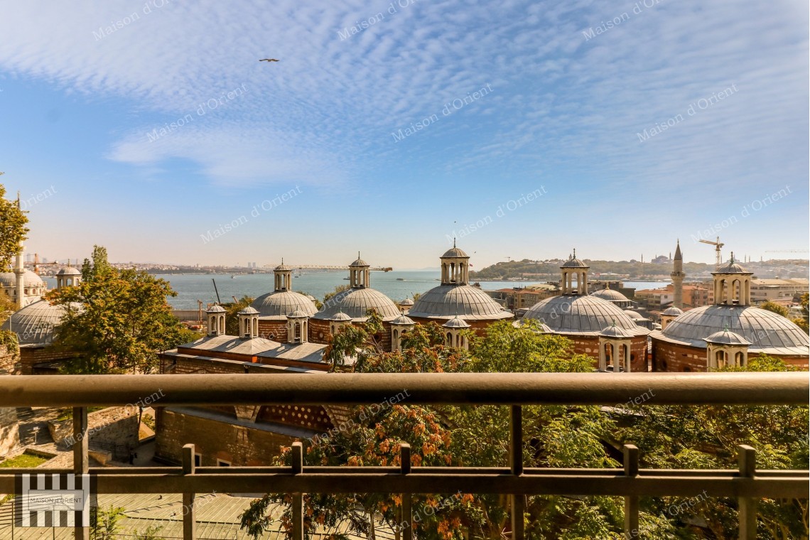 2+1 Rental Flat with Sarayburnu View in Cihangir Palace Building