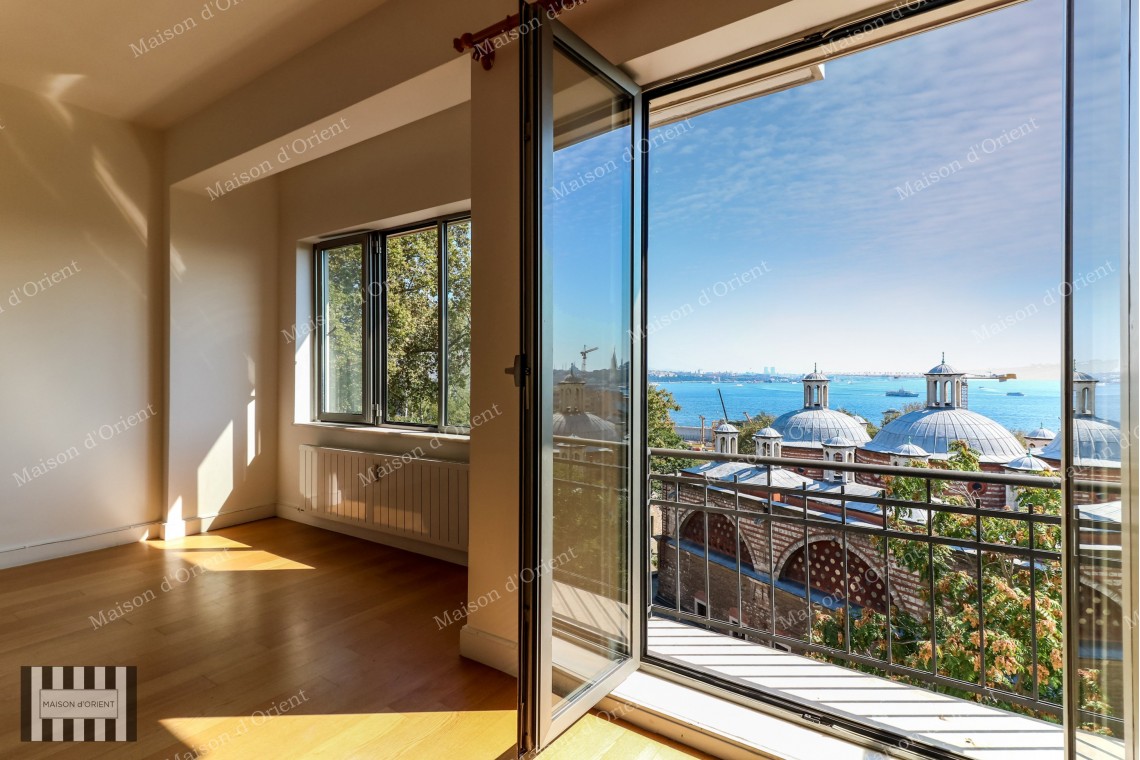 2+1 Rental Flat with Sarayburnu View in Cihangir Palace Building