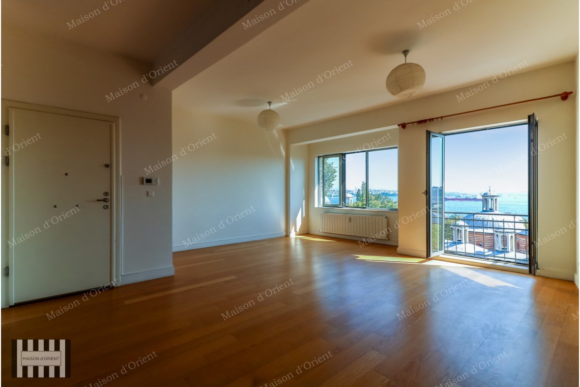 2+1 Rental Flat with Sarayburnu View in Cihangir Palace Building