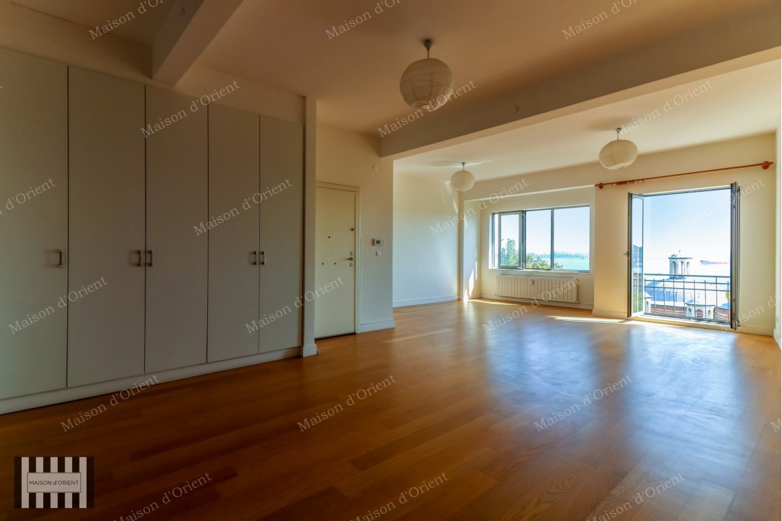 2+1 Rental Flat with Sarayburnu View in Cihangir Palace Building