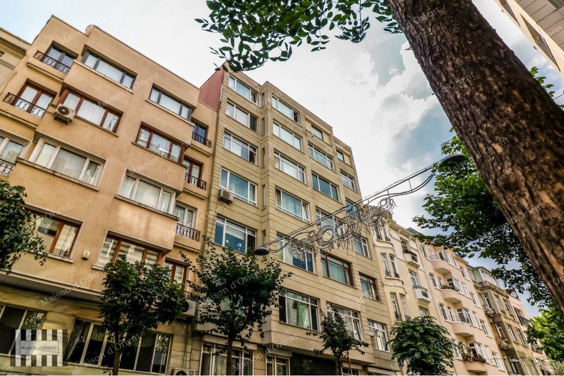 3+1 Furnished Flat with Sea View for Rent in Cihangir