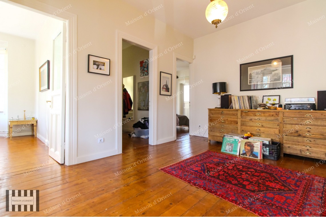 3+1 Flat for Rent in Renovated Building in Cihangir