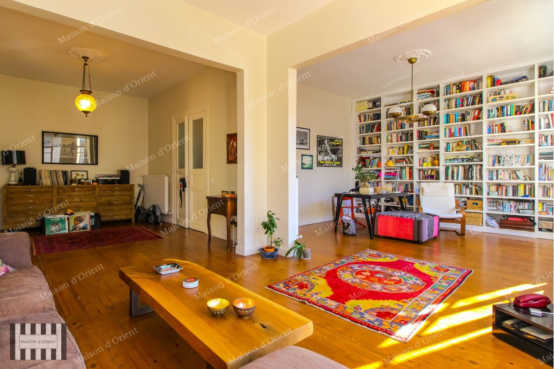 3+1 Flat for Rent in Renovated Building in Cihangir