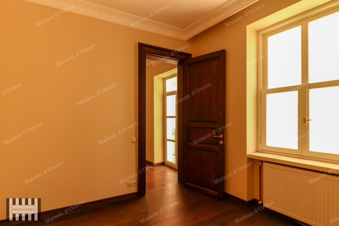 Cihangir Tarihi Pamir Bey Apartmanı'nda Kiralık 3+1 Konut/Ofis