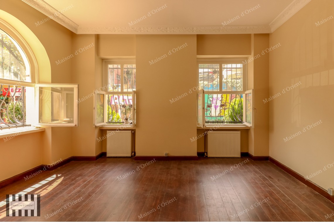 Cihangir Tarihi Pamir Bey Apartmanı'nda Kiralık 3+1 Konut/Ofis