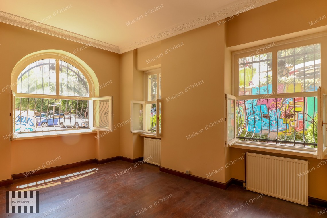 Cihangir Tarihi Pamir Bey Apartmanı'nda Kiralık 3+1 Konut/Ofis