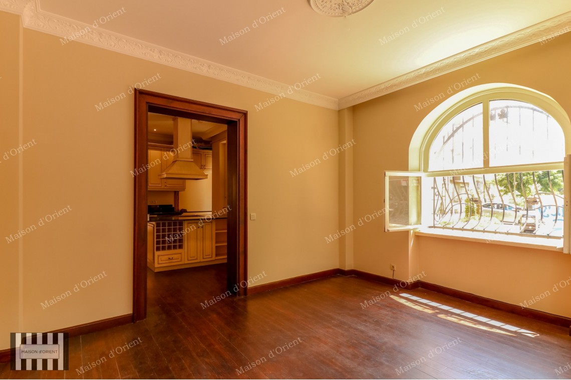 Cihangir Tarihi Pamir Bey Apartmanı'nda Kiralık 3+1 Konut/Ofis