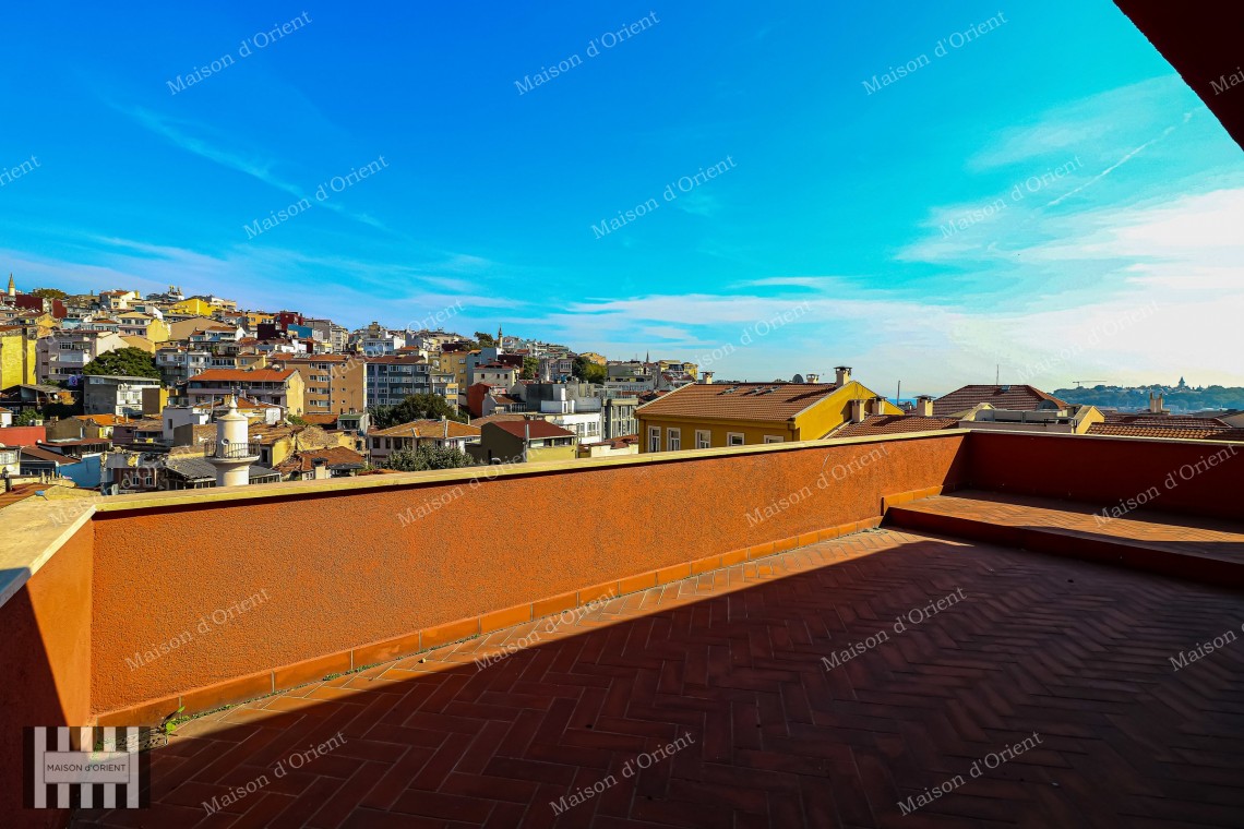 4+1 Duplex for Sale with Terrace and View in Tomtom Gardens