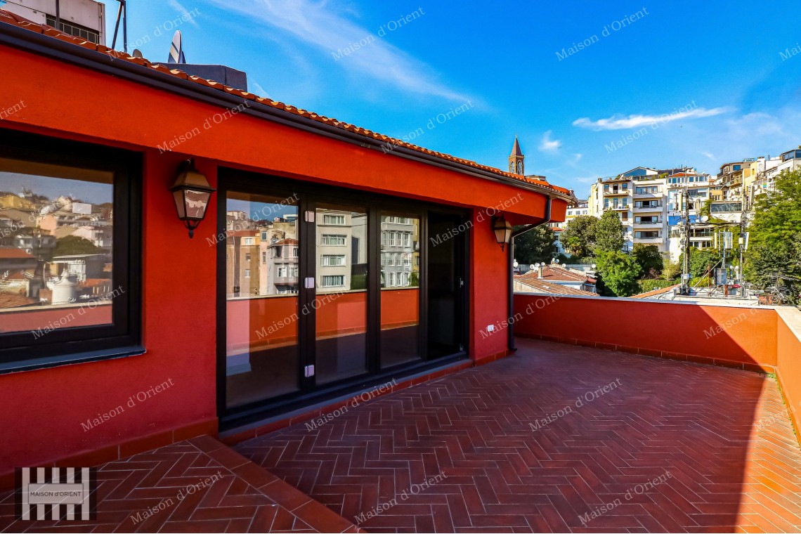 4+1 Duplex for Sale with Terrace and View in Tomtom Gardens
