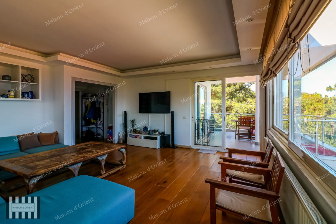 5+1 Duplex Flat for Sale with Terrace and Sea View in Büyükada