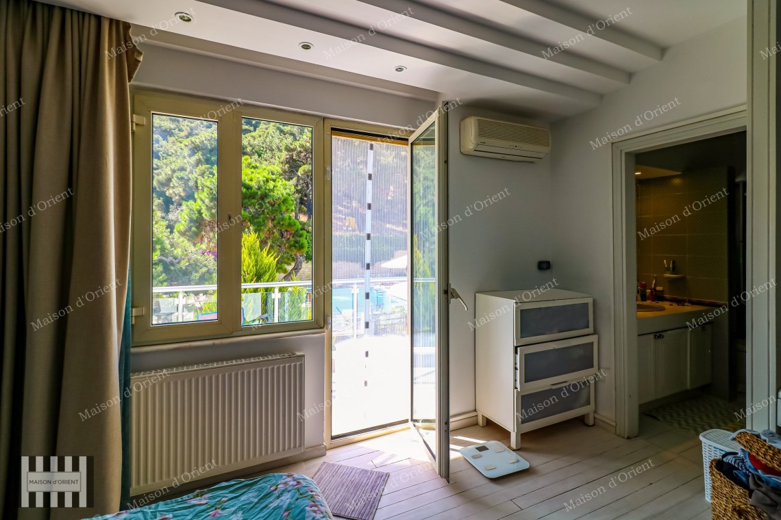 5+1 Duplex Flat for Sale with Terrace and Sea View in Büyükada