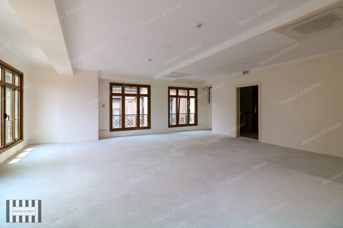 900sqm 5-Storeys Rental Building in Historical Tunel Square