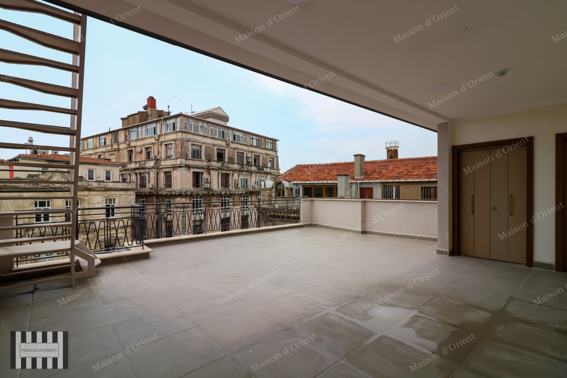 900sqm 5-Storeys Rental Building in Historical Tunel Square