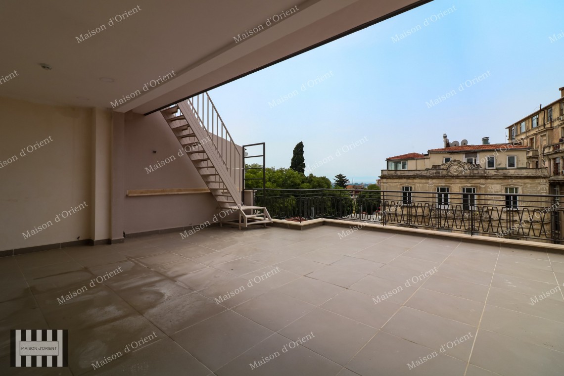 900sqm 5-Storeys Rental Building in Historical Tunel Square