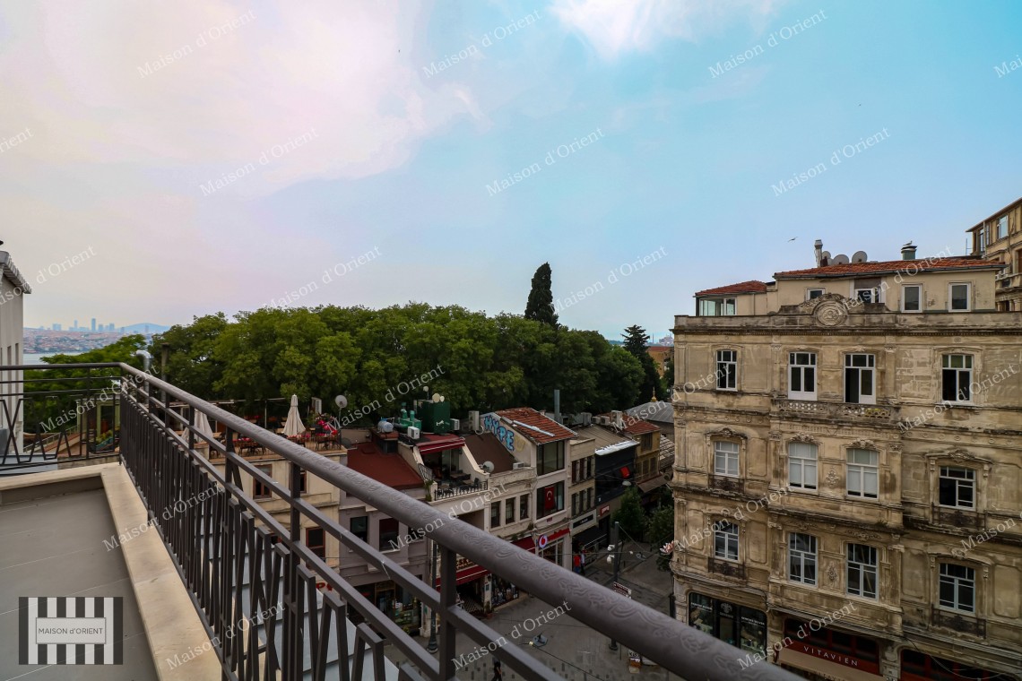 900sqm 5-Storeys Rental Building in Historical Tunel Square