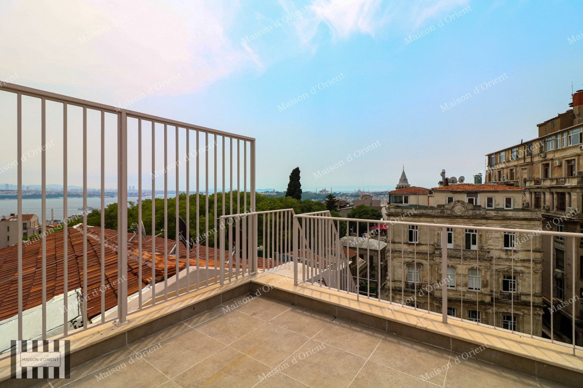 900sqm 5-Storeys Rental Building in Historical Tunel Square