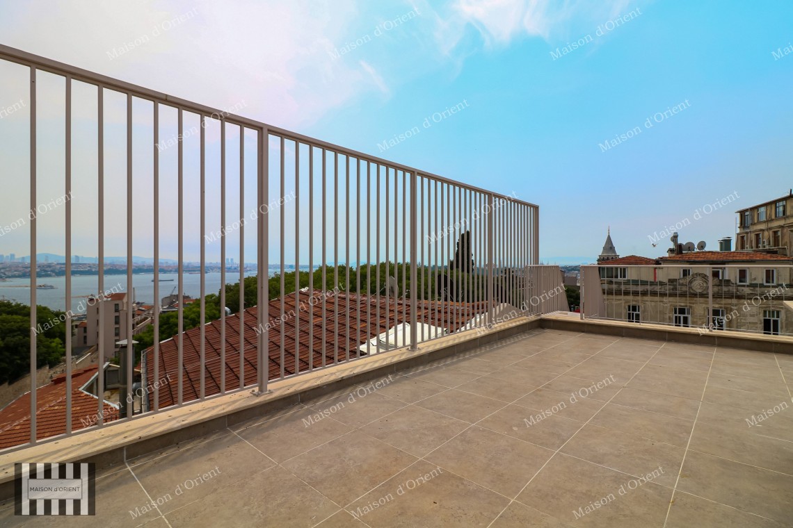 900sqm 5-Storeys Rental Building in Historical Tunel Square