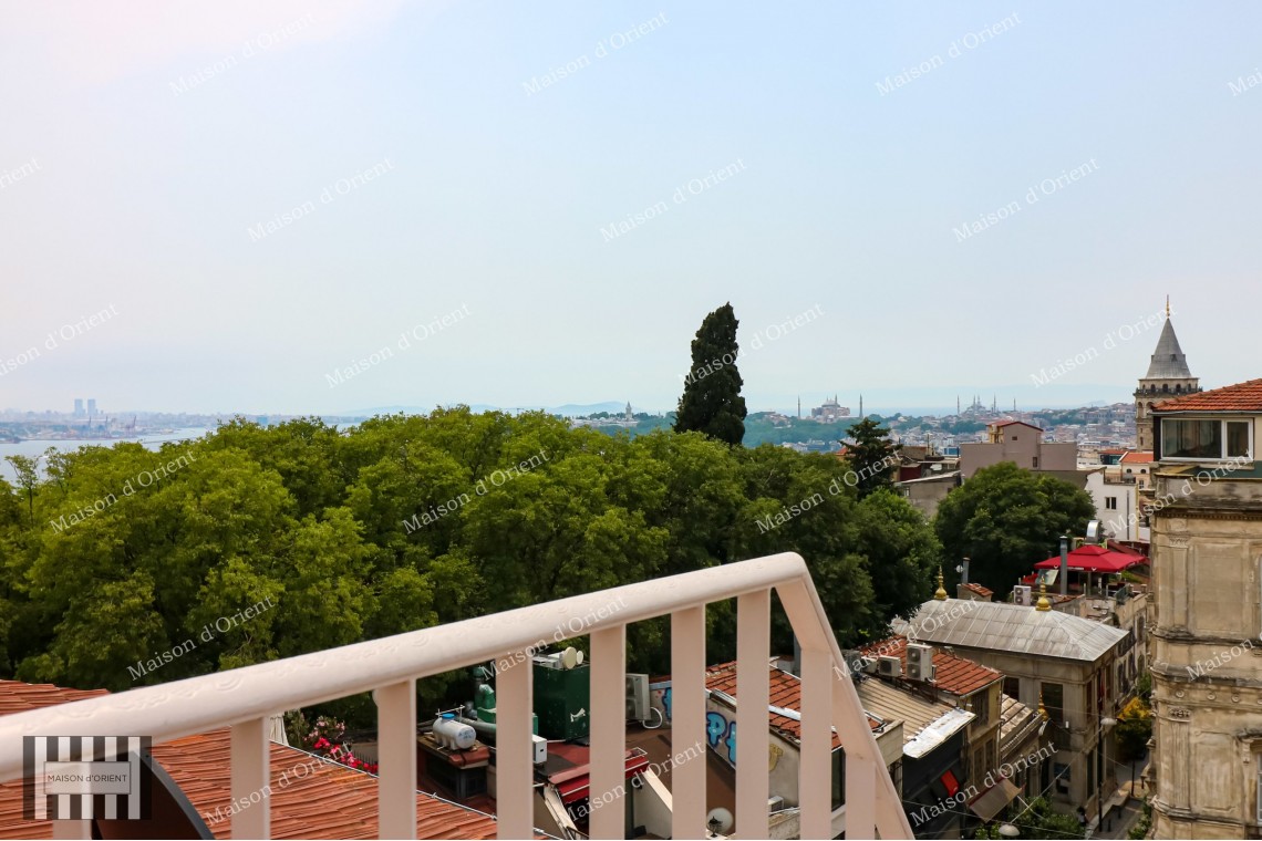 900sqm 5-Storeys Rental Building in Historical Tunel Square