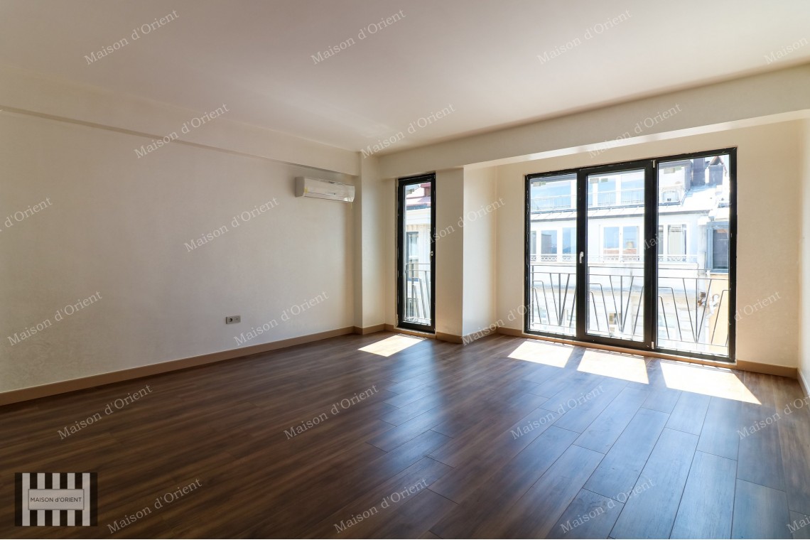 2+1 Rental Flat with Bosphorus View in Cihangir