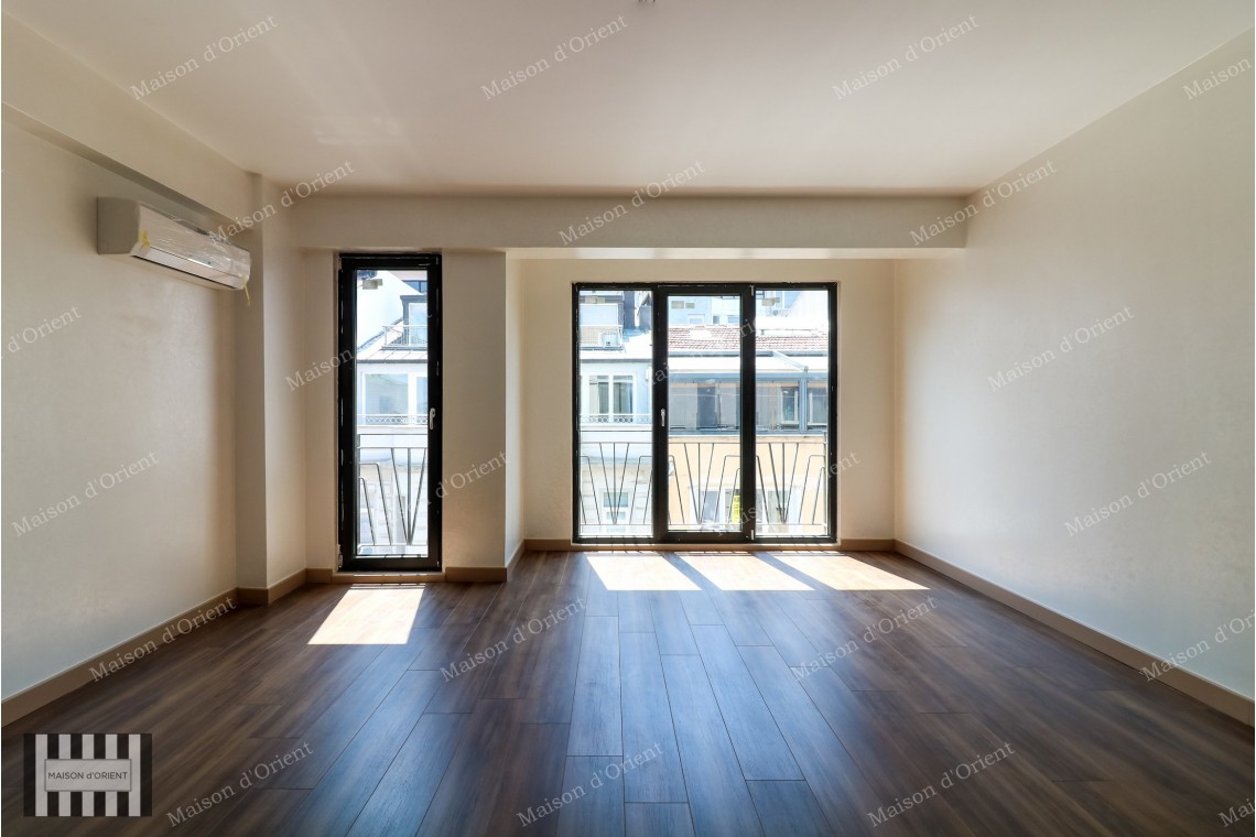 2+1 Rental Flat with Bosphorus View in Cihangir