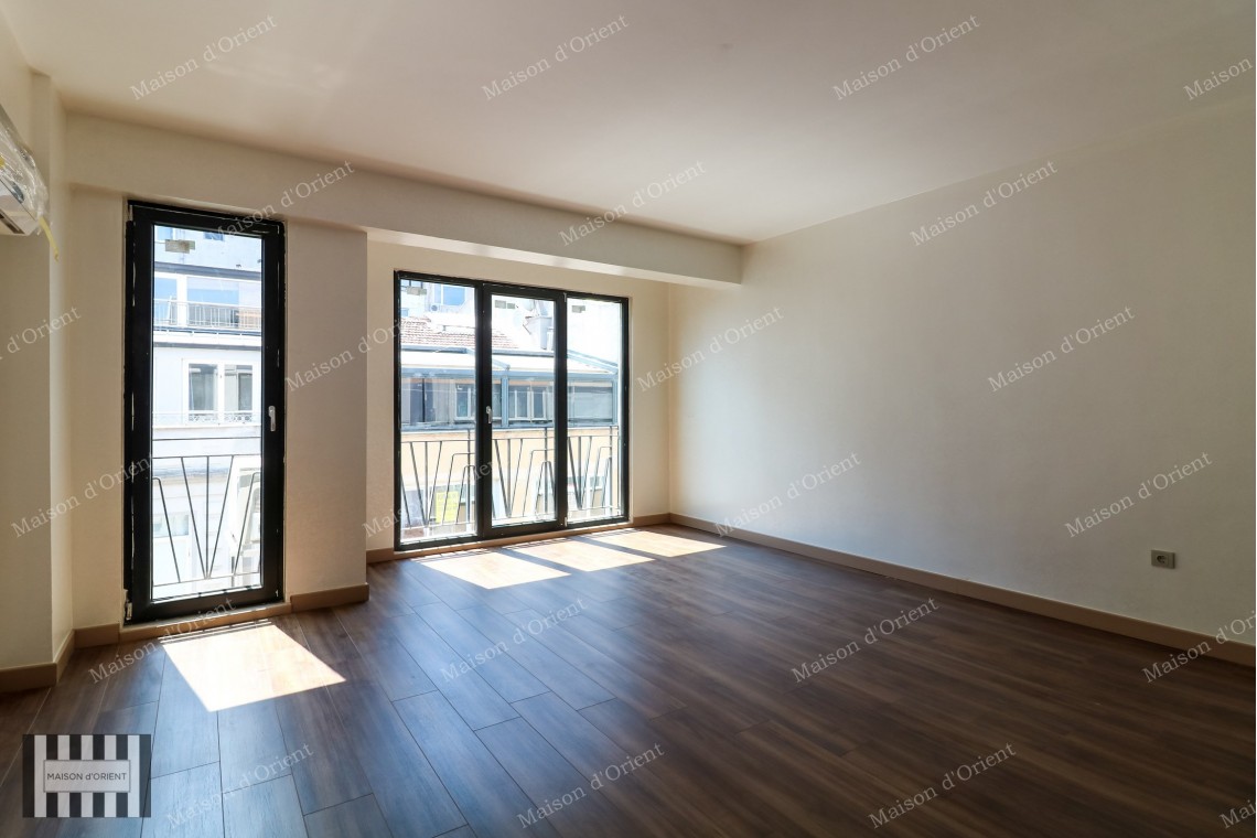 2+1 Rental Flat with Bosphorus View in Cihangir