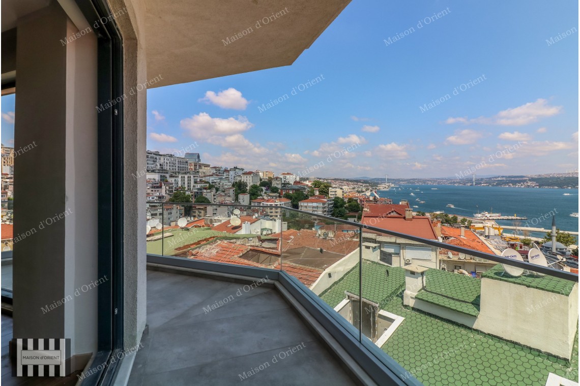 2+1 Rental Flat with Bosphorus View in Cihangir