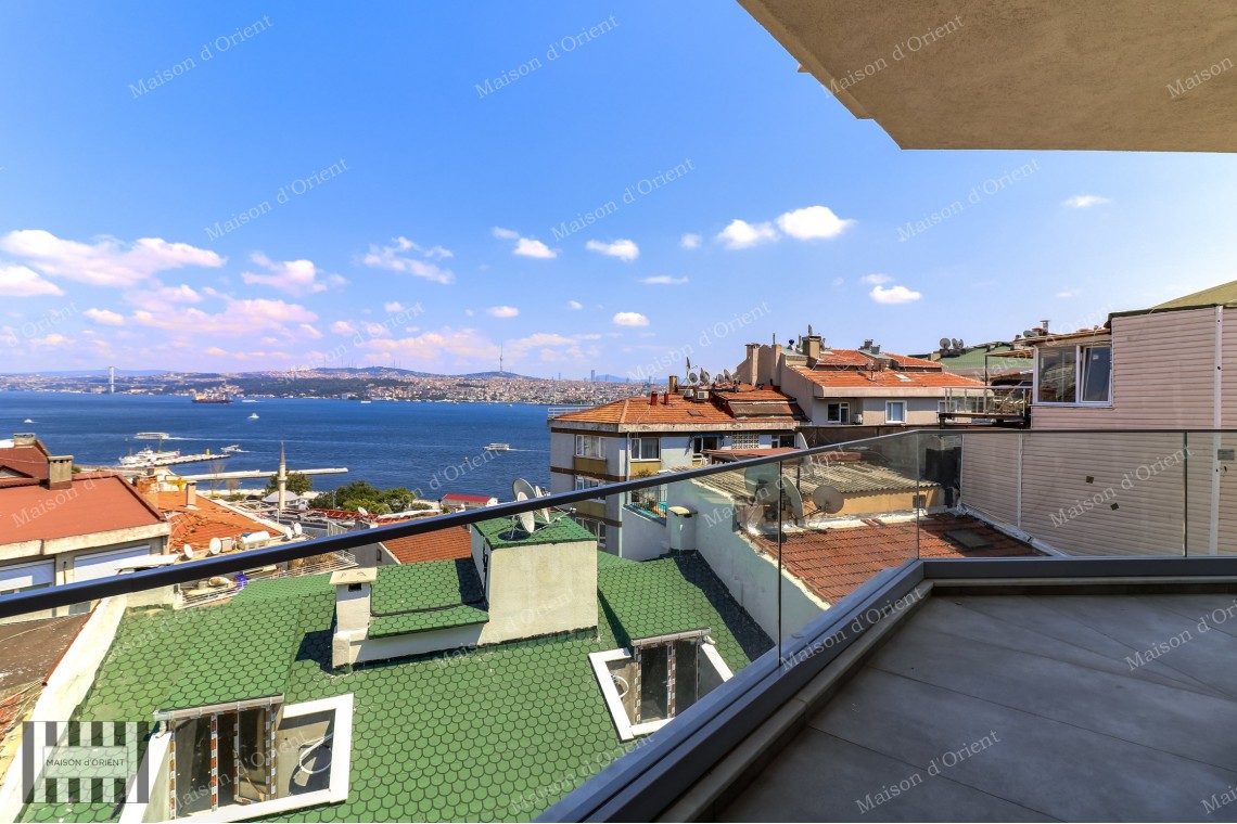 2+1 Rental Flat with Bosphorus View in Cihangir